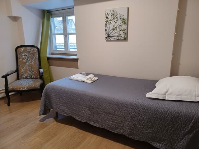 Single Room, Shared Bathroom (Avec lavabo)