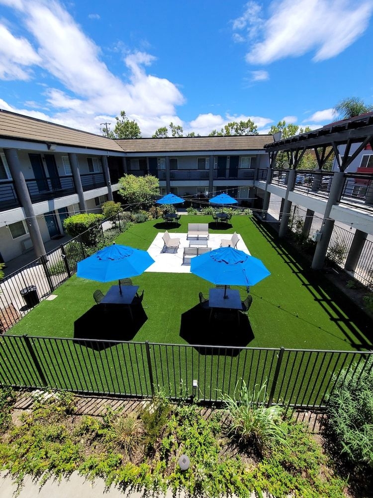 Redwood Creek Inn0