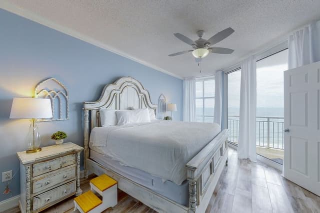 Condo, 3 Bedrooms