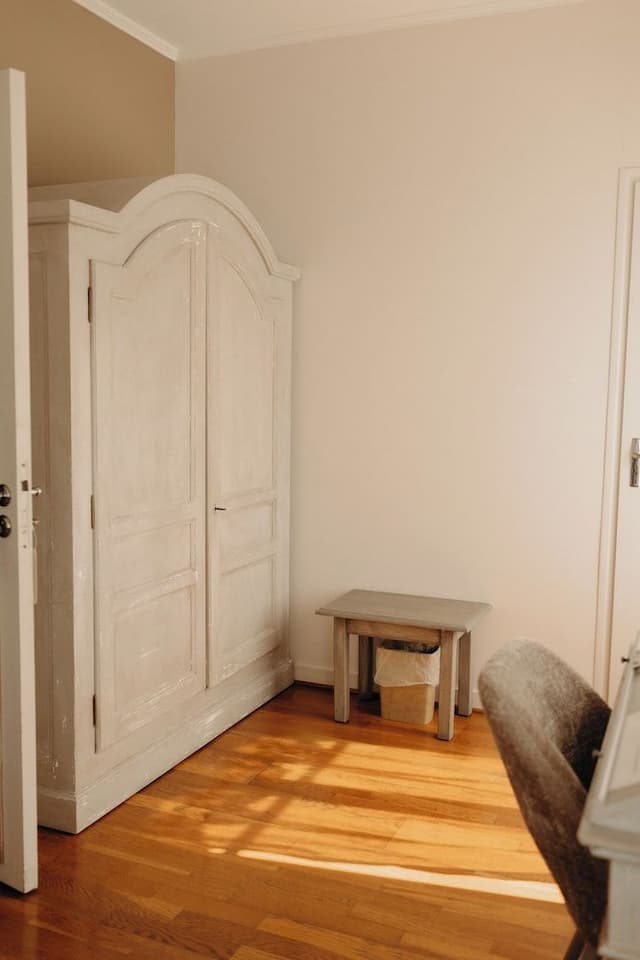 Twin Room Street Side