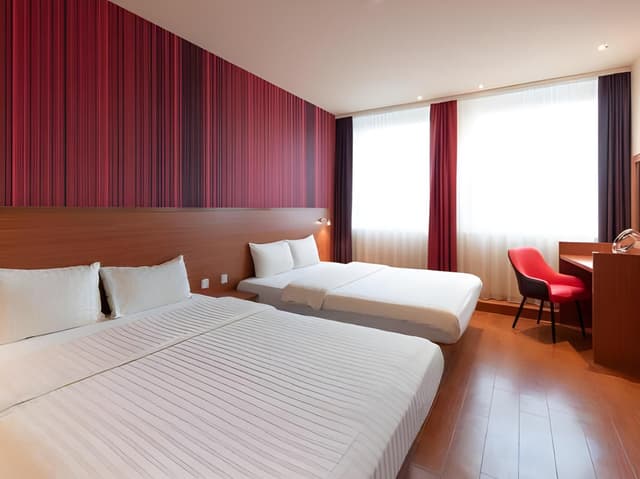Deluxe Family Room
