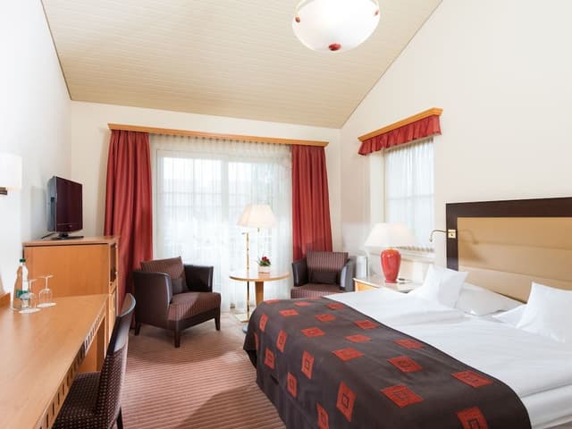 Double Room, Partial Lake View