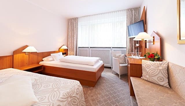 Family Room (2 adjacent double rooms)