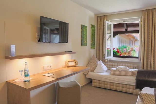 Comfort Room, Balcony (A)
