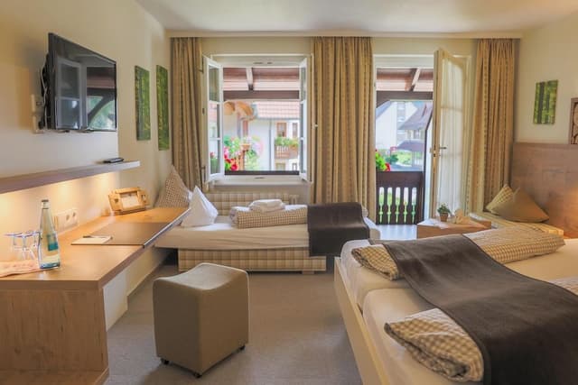 Comfort Room, Balcony (A)