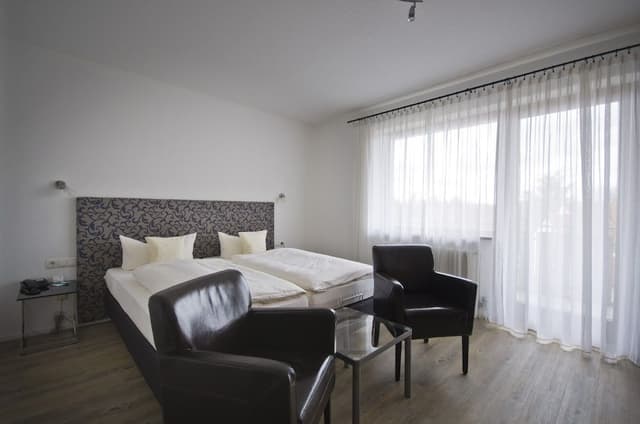 Comfort Room, Balcony