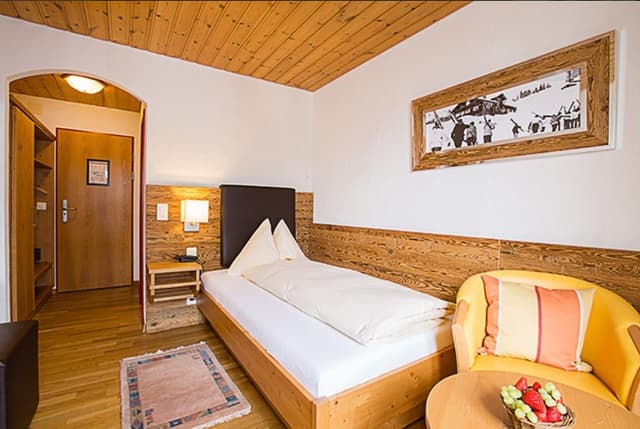 Standard Single Room (Panorama)