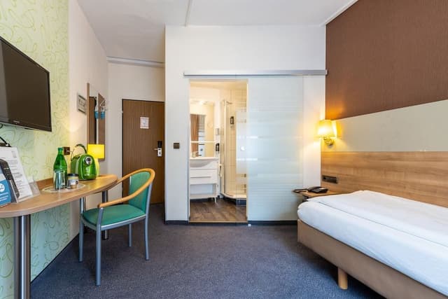 Single Room, Private Bathroom