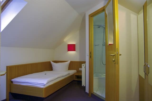 Economy Single Room