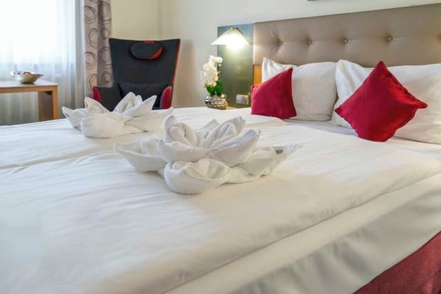 Comfort Room, 1 Queen Bed (Larger Room)