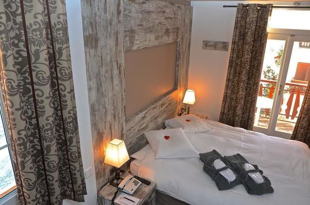 Family Room, 2 Bedrooms