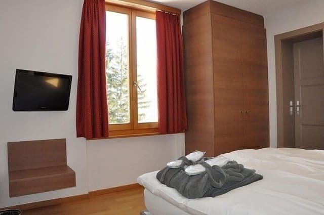 Family Room, 2 Bedrooms