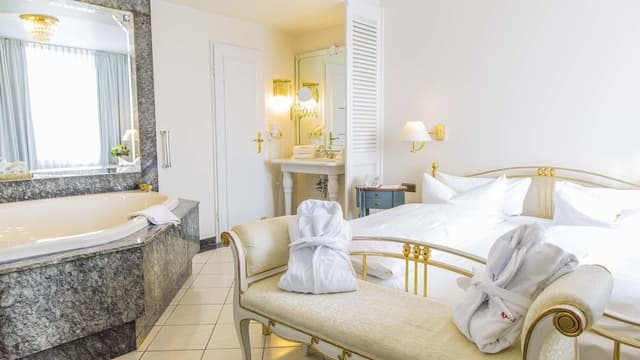 Superior Room, 1 King Bed, Non Smoking
