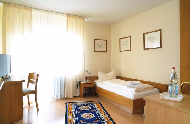 Classic Single Room, Balcony, Courtyard View