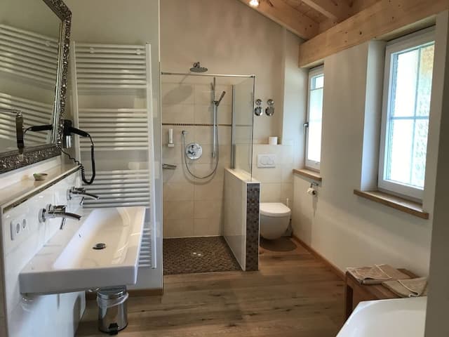 Deluxe Suite, 1 King Bed, Bathtub, Mountain View