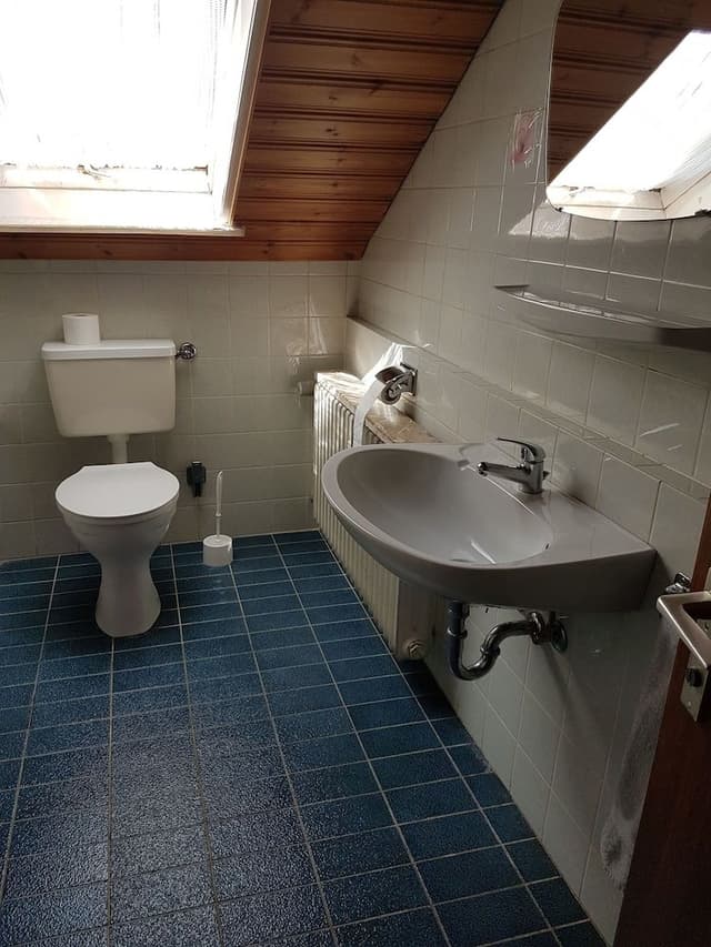 Basic Twin Room, Shared Bathroom