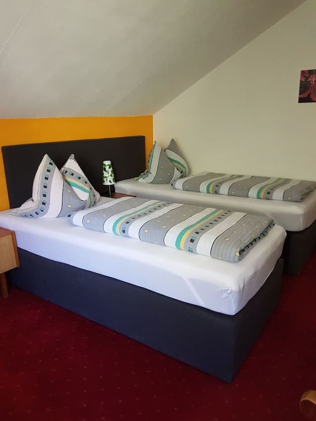 Basic Twin Room, Shared Bathroom
