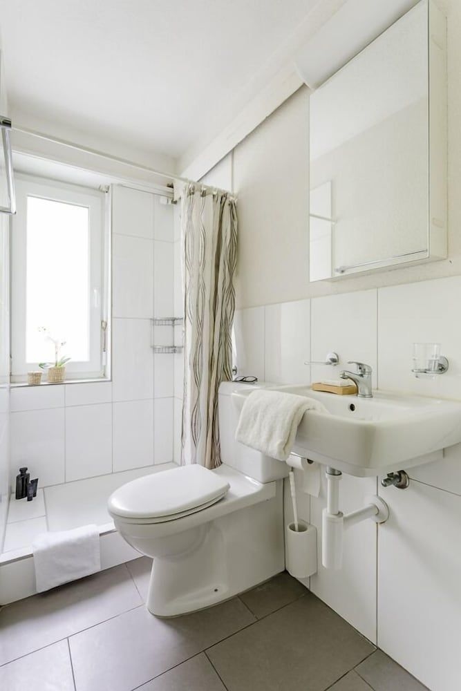 Apartments Swiss Star Zurich-Oerlikon, Fries3