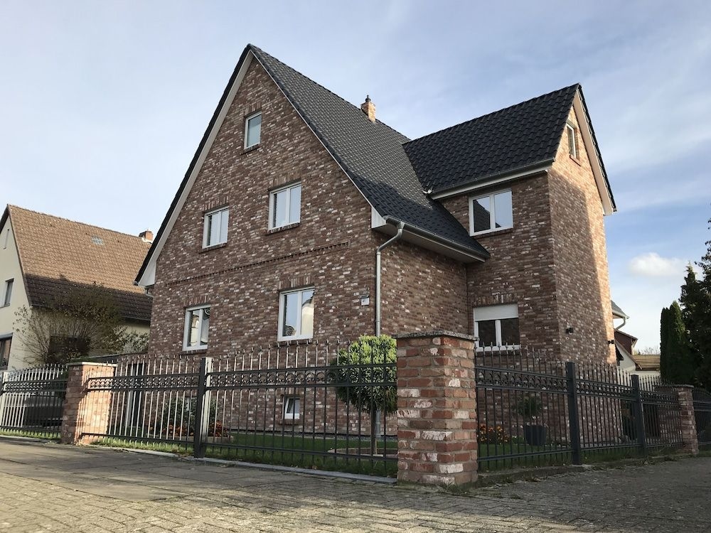 Tyros Hotel und Gastehaus am Weidendamm4
