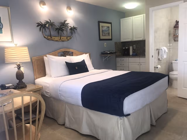 Small Deluxe Studio Queen Bed