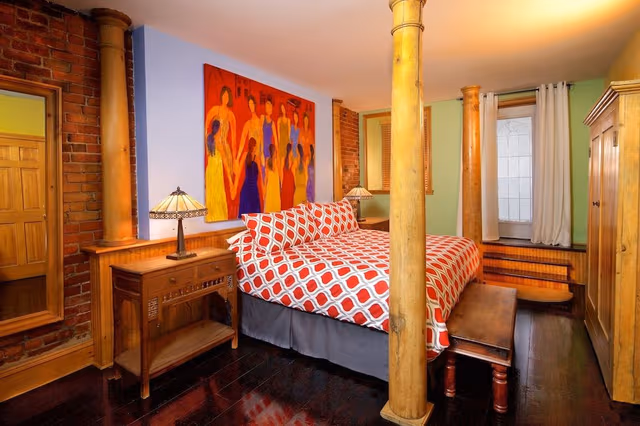 Comfort Suite, 1 Queen Bed, Jetted Tub