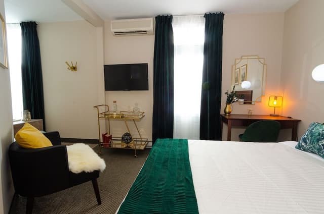 Deluxe Room, Jetted Tub