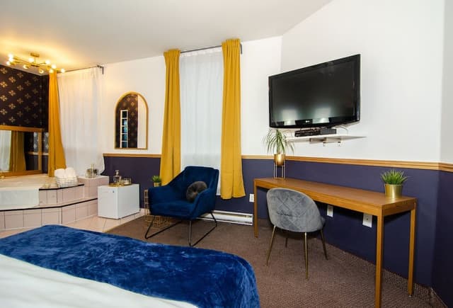 Deluxe Room, Jetted Tub