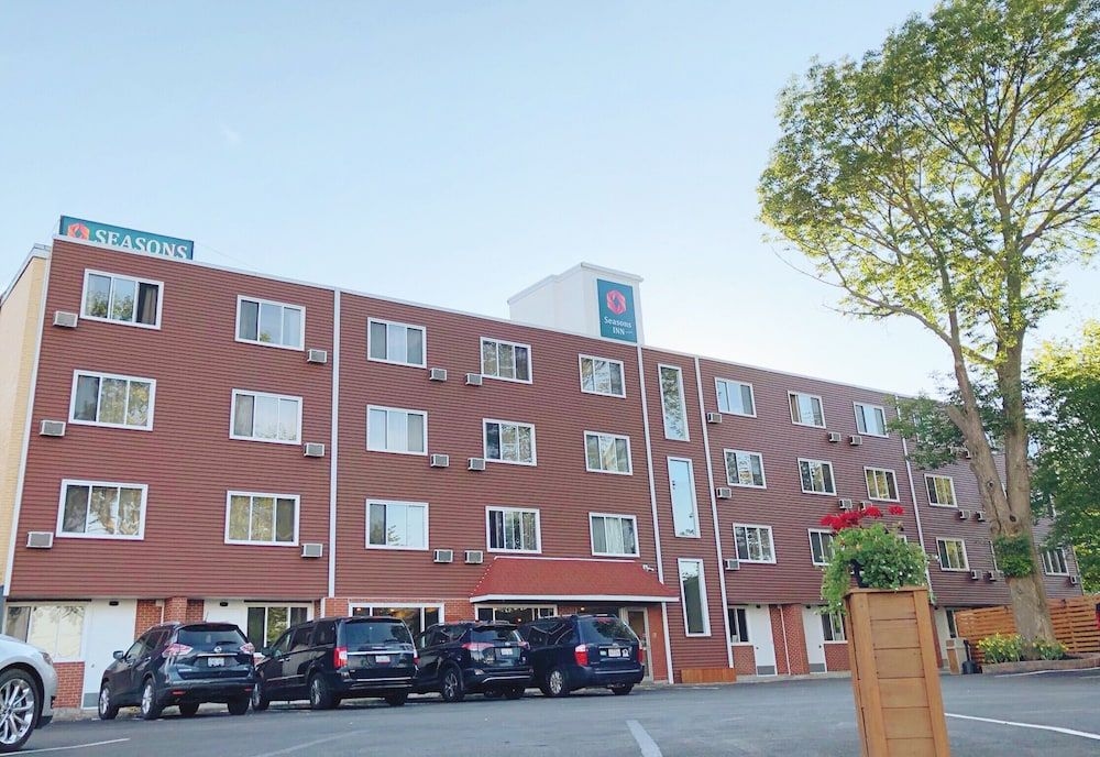 Seasons Motor Inn1