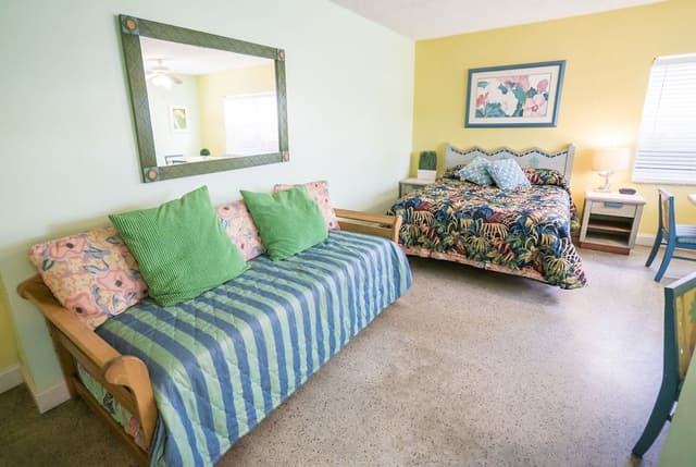 Deluxe Studio Suite, 1 Queen Bed with Sofa bed, Kitchen