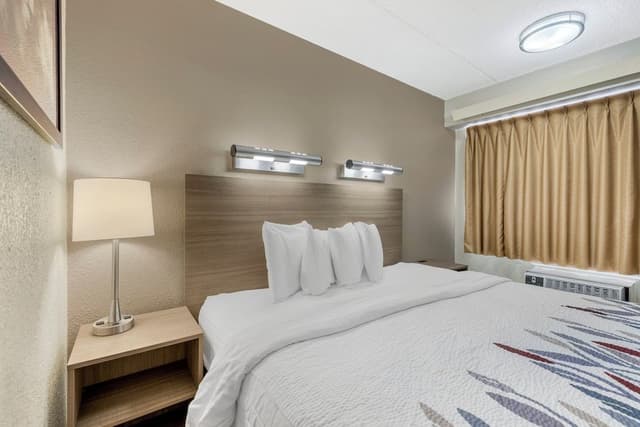 Deluxe Room, 1 King Bed (Smoke Free)