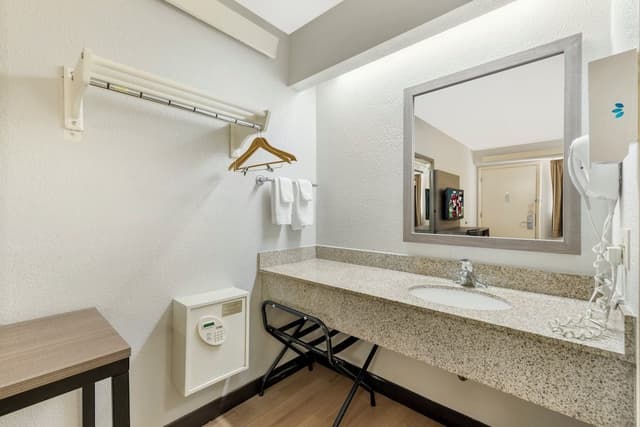 Superior Room, 1 King Bed (Smoke Free)