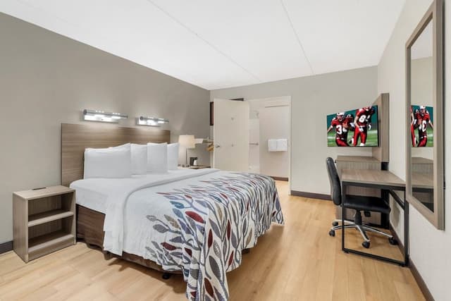 Superior Room, 1 King Bed, Accessible (Smoke Free)