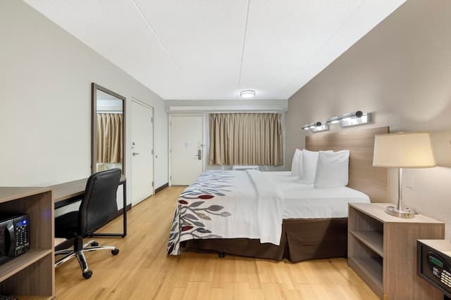 Superior Room, 1 King Bed, Accessible (Smoke Free)