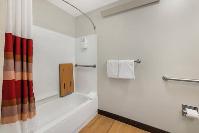 Superior Room, 1 King Bed, Accessible (Smoke Free)