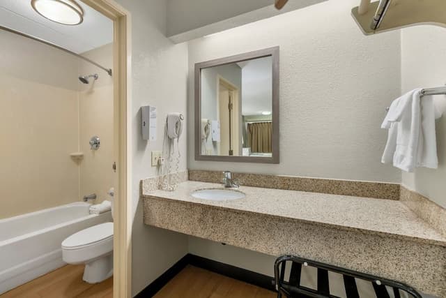 Superior Room, 1 King Bed (Smoke Free)