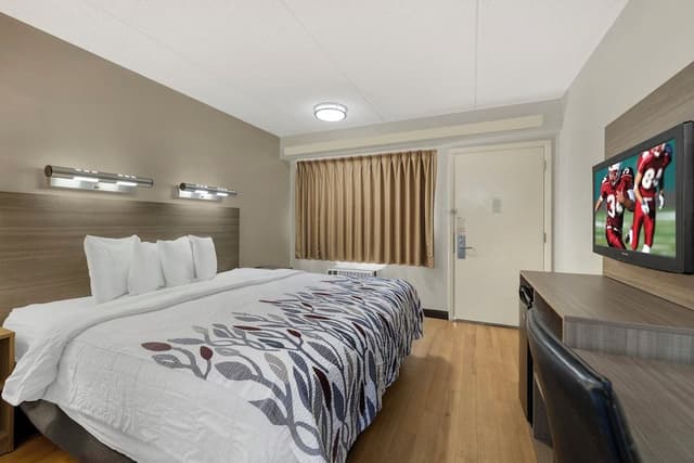 Deluxe Room, 1 King Bed (Smoke Free)