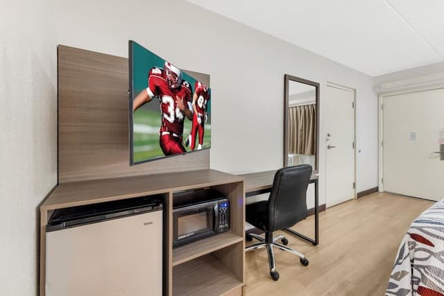 Superior Room, 1 King Bed, Accessible (Smoke Free)