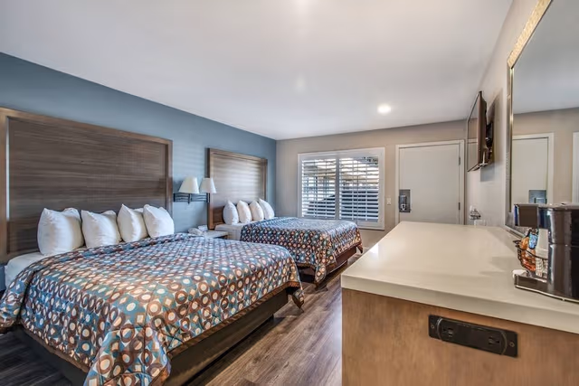 Room, 2 Queen Beds, Non Smoking