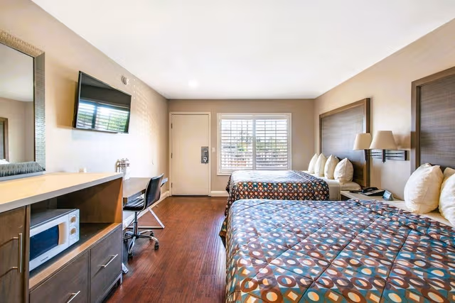 Room, 2 Queen Beds, Non Smoking