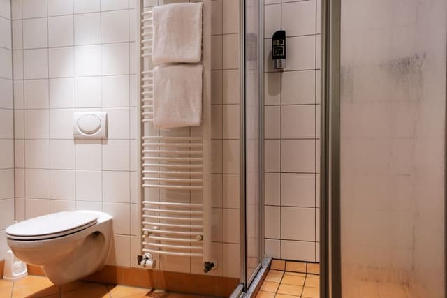 Room, Shared Bathroom (5 Beds)