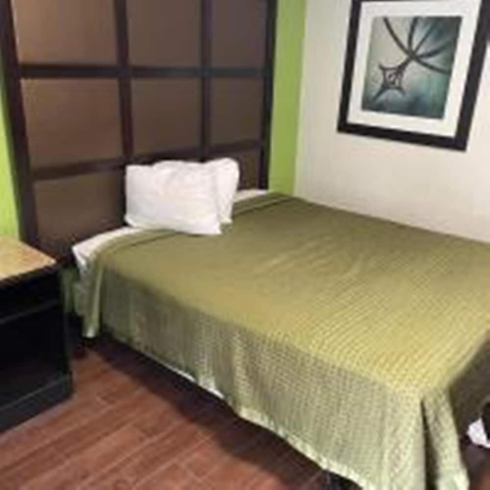 Quality Roof Inn Montgomery4