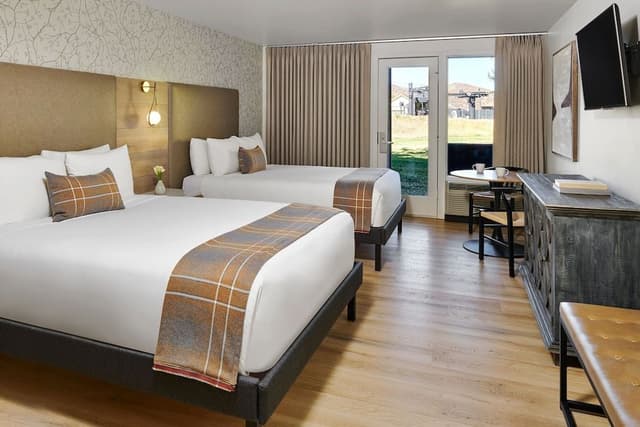Deluxe Room, 2 Queen Beds, Kitchenette