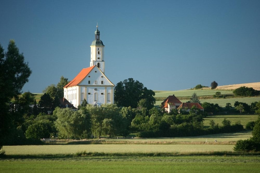 Landhotel Weisser Hahn0