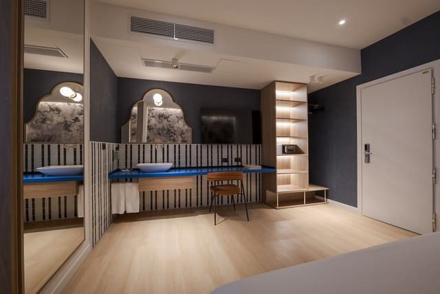 Studio Suite, 1 King Bed, Kitchenette, Courtyard Area