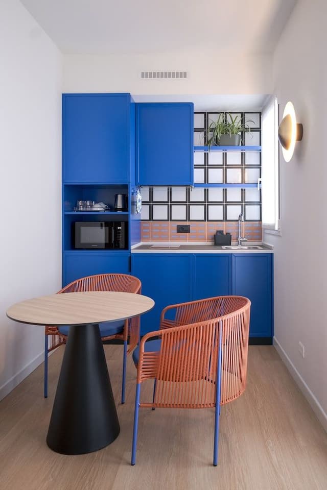 Studio Suite, 1 King Bed, Kitchenette, Courtyard Area