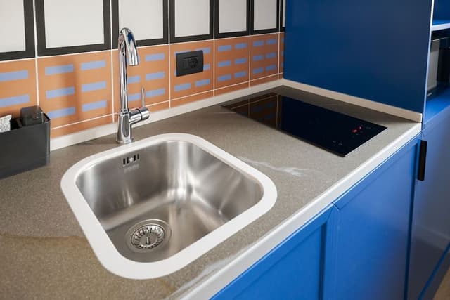Studio Suite, 1 King Bed, Kitchenette, Courtyard Area