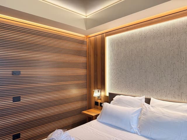 Executive Room, Balcony, Partial Lake View