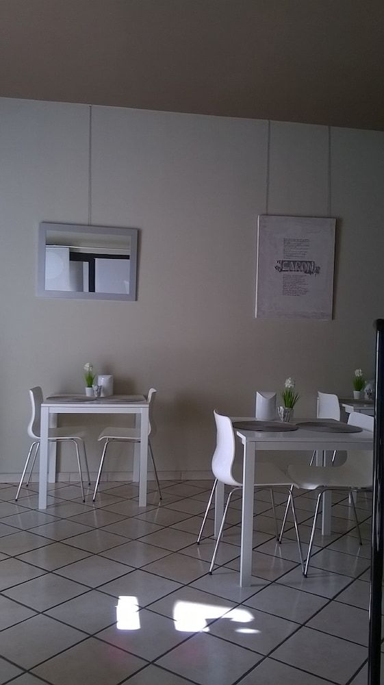Bert Hotel2
