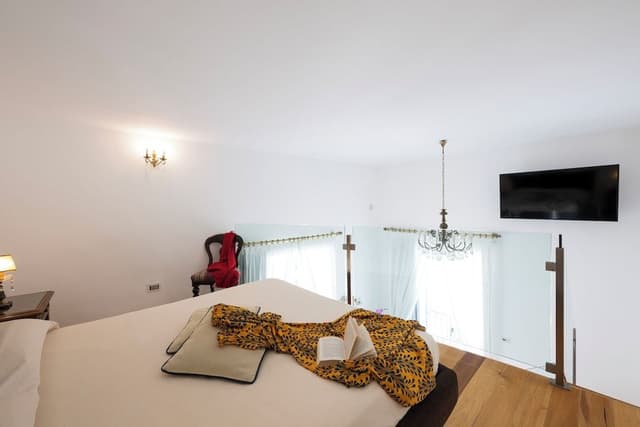 Deluxe Suite, Mezzanine
