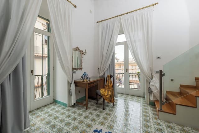 Deluxe Suite, Mezzanine